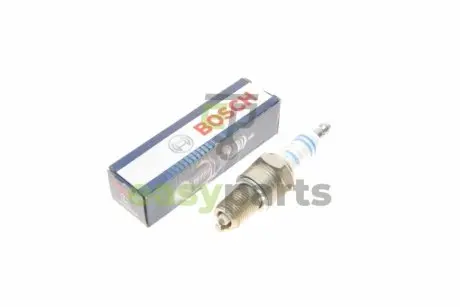 Свічка запалювання VW Caddy/Golf/Passat 1.6 -92/Audi 80/100 1.3-1.8 -87/Chevrolet Aveo 1.2 04-08 BOSCH 0 242 229 687