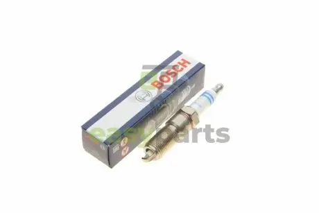 Свічка запалювання Chrysler Grand Voyager/Voyager/Jeep Cherokee 2.4 00-08 BOSCH 0242225668