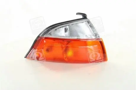Ліхтар прав. TOY HI-ACE 96-99 TYC 18-5615-05-2B