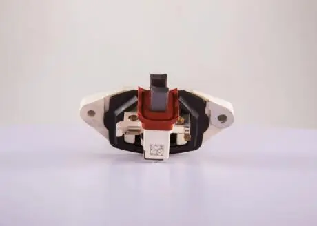 Фото 1 - регулятор генератора BOSCH 1197311032 Регулятор генератора BOSCH 1197311032 (фото 1)