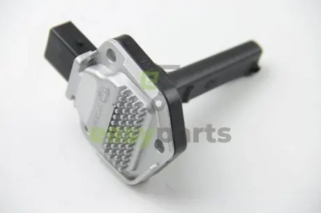 Датчик рівня масла BMW E81/E87/E90/E84 1.6/1.8/2.0i 01- HELLA 6PR008324101