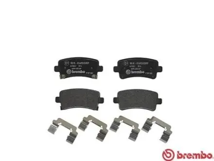 Фото комплект гальмівних колодок з 4 шт. дисків BREMBO P59060 Комплект гальмівних колодок з 4 шт. дисків BREMBO P59060