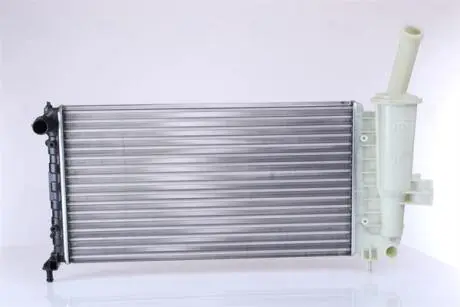 Радіатор охолоджування NISSENS 61764