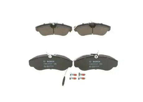 Комплект тормозных колодок, дисковый тормоз BOSCH 0986424031