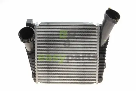 Радіатор інтеркулера Audi Q7/Porsche Cayenne 4.2TDI/S4.5 02-18 NRF 30293