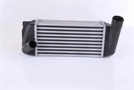 CHгODNICA POWIETRZA TOYOTA COROLLA 13-/AURIS 1,4D 12- NISSENS 96263