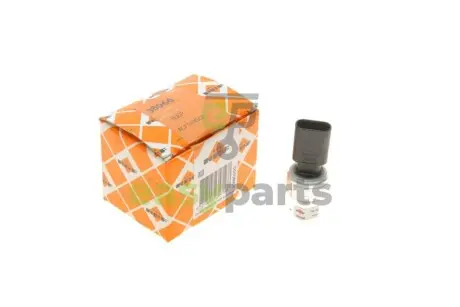 Датчик тиску кондиціонера Fiat Freemont/Jeep Cherokee 2.0-3.6 06- NRF 38966