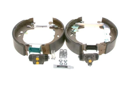 Комплект барабанного гальма (колодки, циліндр, пружинки) OPEL MOVANO A RENAULT MASTER II 1.9D-3.0D 12.97- BOSCH 0204114103